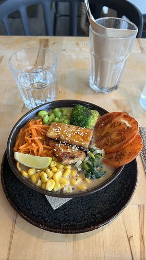 Really nice menu and reasonable prices. They have a changing menu according to the season and several options. 
They also offer breakfast and pastries . 
  at Rohe in Tallinn