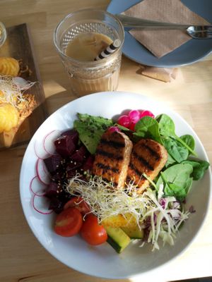 Tempeh bowl at Rohe in Tallinn