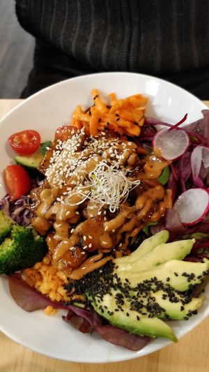 Teriyaki bowl at Rohe in Tallinn