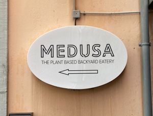 Follow the sign! at Cafe Medusa in Wuppertal