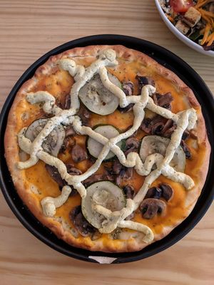 90s throwback pizza at Club Life in Porto