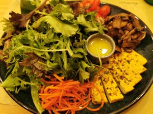 Mushroom and tofu salad at Club Life in Porto