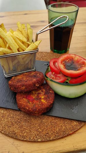 Vegan burger at Balcao 47 in Evora