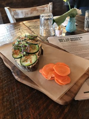 Hummus toast at Jus Organic in Highlands