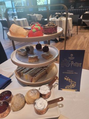 Vegan afternoon tea (August 2022) for two persons at Warner Bros. Studio Tour in Watford