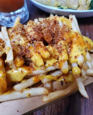 Fries con queso at Once:Once in Antigua