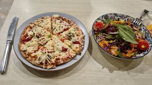 Pizza, size compared to knife. at Noosa Reef Hotel in Noosa Heads