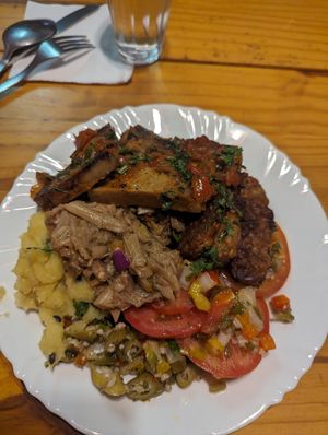 Carne de jaca, purê de batata doce e maracujá, steak 🥩 de seitán #Veganuary at Magna Cozinha Vegana in Rio De Janeiro