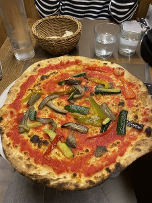 Pizza verdure   at Du Tunnel in Courmayeur