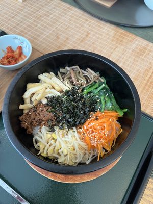 Stone grilled bibimbap  at Injoy Etsunou in Tokyo
