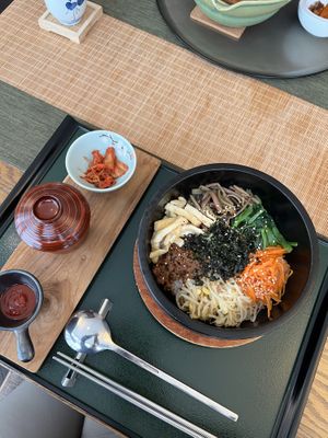 Bibimbap w condiments  at Injoy Etsunou in Tokyo