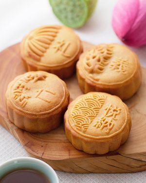 Mooncakes at Injoy Etsunou in Tokyo