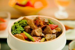 Black pepper sauce yamabushi rice with seasonal vegetables at Injoy Etsunou in Tokyo
