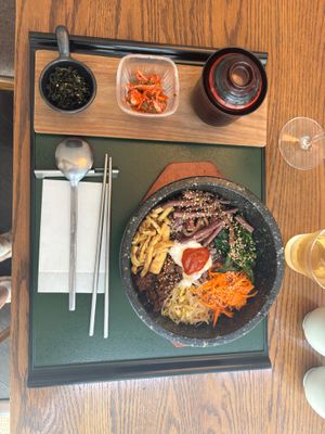 Bibimbap at Injoy Etsunou in Tokyo