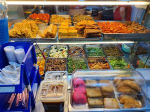 huge varieties ~ Circuit Breaker Period Phase 2 at Yuan Man vegetarian 缘满素食 in East Singapore