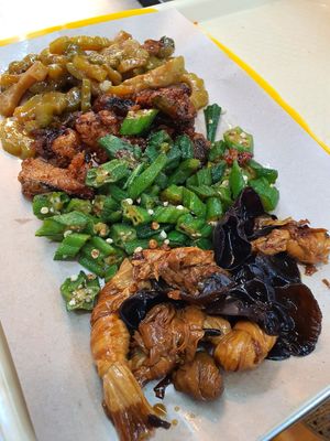 Bitter gourd , black pepper fish, lady's finger, tau kee and black fungus at Yuan Man vegetarian 缘满素食 in East Singapore
