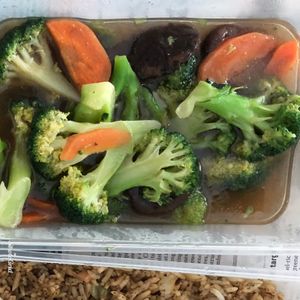 Broccoli with mushroom  at Yuan Man vegetarian 缘满素食 in East Singapore