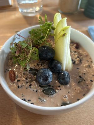 
Bircher Müsli klein 6€
  at Little Dancer in Linz