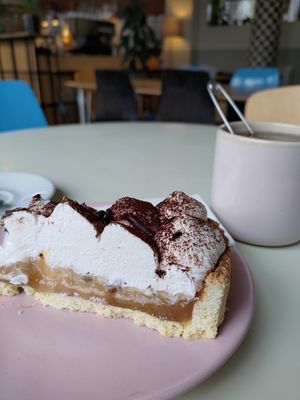 Banoffee with white tea #Veganuary at Miło bistro in Warsaw