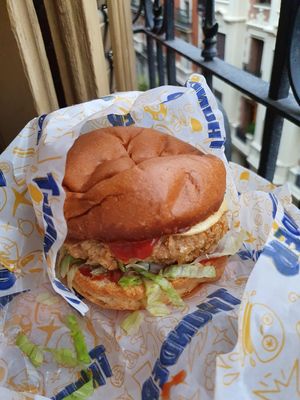 Old skool vegan fried chicken burger at Thunder Vegan - Malasaña in Madrid