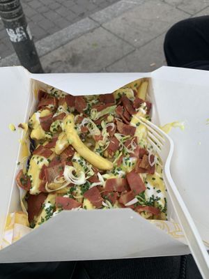 Loaded 'bacon’ fries  at Thunder Vegan - Malasaña in Madrid