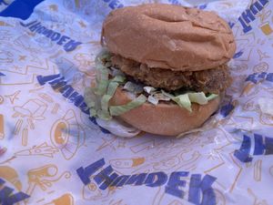 Burger de vegan fried Chick’n  at Thunder Vegan - Malasaña in Madrid