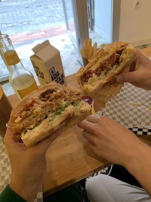 Chicken burger „classic“ and thunderburger with beyond meat patty  at Thunder Vegan - Malasaña in Madrid