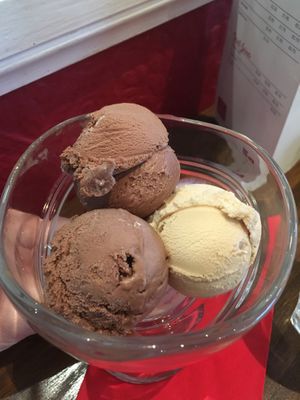 Vegan ice cream at Caffe Scozia in Pitlochry