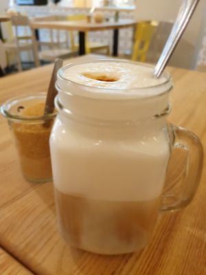 Latte Macchiato with soy milk at Cali Eats in Dusseldorf