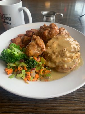 Chickun and biscuits  at Vertical Diner and The Gold Room in Portland