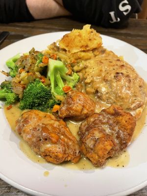 Chickun & Biscuits w/ mashed potatoes   at Vertical Diner and The Gold Room in Portland