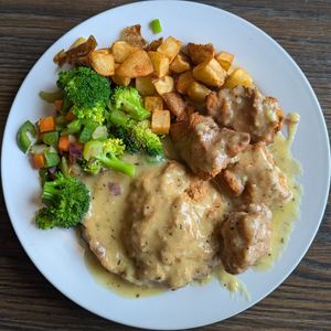 Chikun and Biscuit at Vertical Diner and The Gold Room in Portland