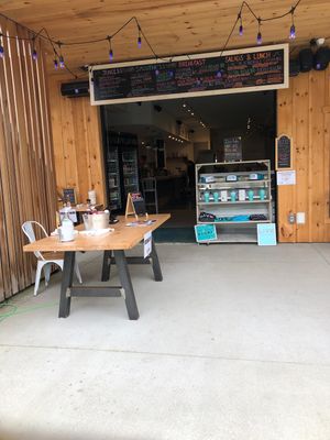 Order outside (covid times) at Live Cafe in Kennebunk