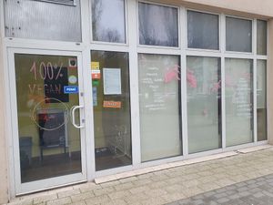 nieczyne w poniedzialki i niedziele (closed on Mondays and Sundays) at Victory Lap in Warsaw