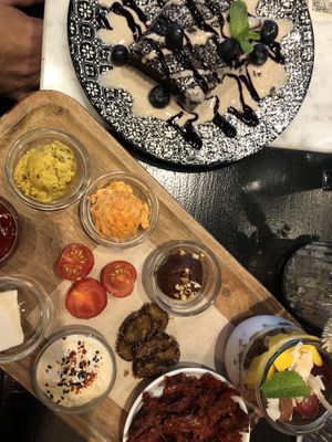 Veganes Frühstück  at LUUC Café in Saarbrucken