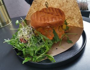 Knut vegan (with Tofu scramble) at LUUC Café in Saarbrucken