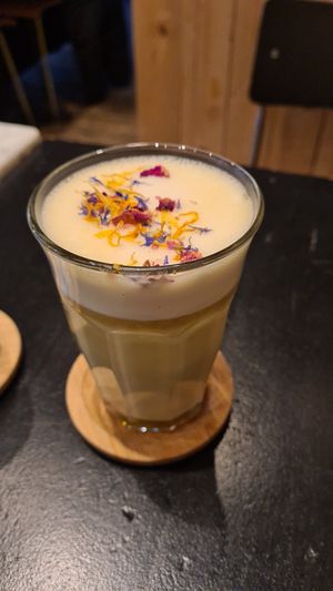 Goldene Milch mit Hafermilch at LUUC Café in Saarbrucken