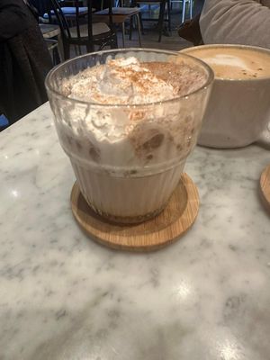 Cinnamon roll latté at LUUC Café in Saarbrucken
