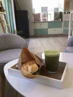 Vegan sandwich and matcha latte at Flocon de Thé in Marseille