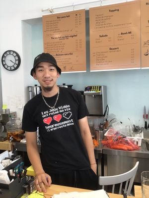 Served with a smile at Flocon de Thé in Marseille