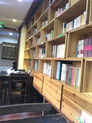 lots of Chinese book available to read ;) at Ji Xiang Cao - Lucky Zen & Veg Restaurant in Shanghai