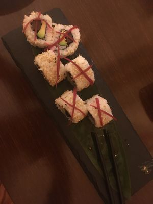 vegan california rolls at Damura in Valencia