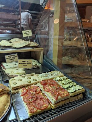 Loaded focaccia at Toscanaccio in Madrid
