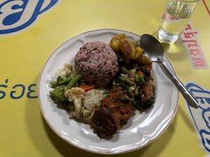 yummy lunch at Aharn Jay Somporn in Chiang Dao