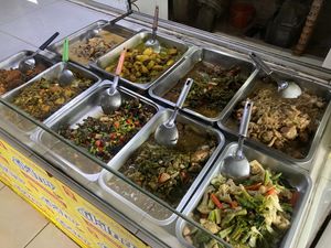 the available offerings at Aharn Jay Somporn in Chiang Dao