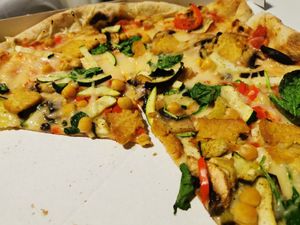 Vegan pizza with tempeh at La Pizza Berra in Liberec