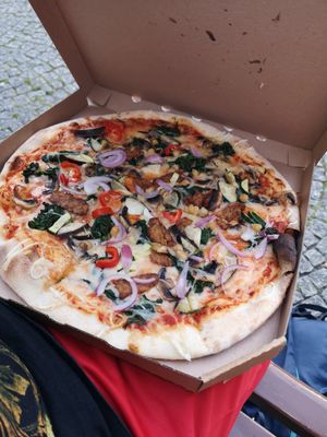 Baked veggies & tempeh pizza (35cm) at La Pizza Berra in Liberec