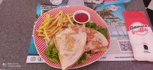 Quesadilla molto buona at America Graffiti in Brescia