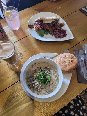 Mushroom â la Mariniere and Greek-style Kebab at The Eating Gorilla in Penrhyndeudraeth