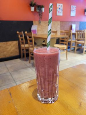 Smoothie of The Day: Apple, Raspberry, Mango and Blueberry at The Eating Gorilla in Penrhyndeudraeth
